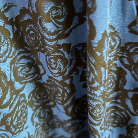 Cute torrid hi lo shirt in size 3. Blue and black floral print! - Picture 2 of 5